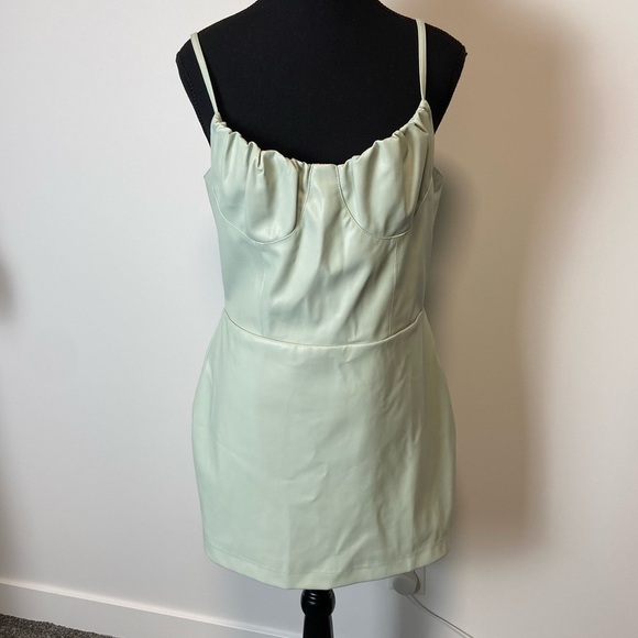 ⚪️ Kendall & Kylie vegan leather pastel green mini dress - Picture 3 of 6